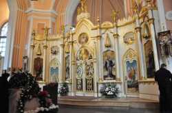 Восстановленный иконостас Чесменской церкви