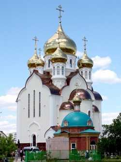 Волгодонский Рождественский собор.  Фото Дмитрия Николенко в июне 2011 г.