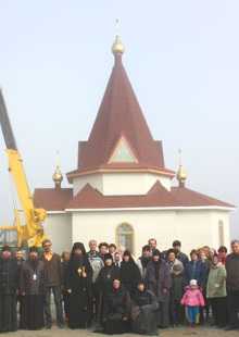 Воскресенский храм Бровничского подворья Марфо-Мариинской обители.  Фото 5 октября 2011 г.