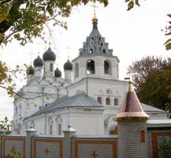 Собор Брянского Петропавловского монастыря.