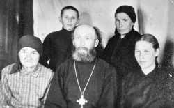 О. Николай Пискановский с семьей в Архангельске