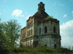 Богоявленский храм в с. Гилёво Ярковского района, май 2007 г.