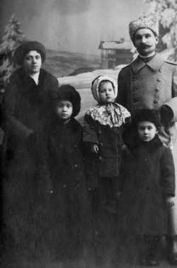 Е.Вдовенко с семьёй