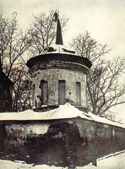 Угловая башенка ограды Богородице-Алексеевского мужского монастыря в Томске, 1920-е годы