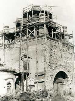Реставрация монастырского храма, фотография 1980-х годов