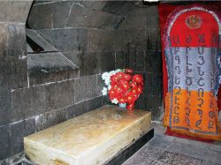 Гробница прп. Месропа в Ошакане. Фото
