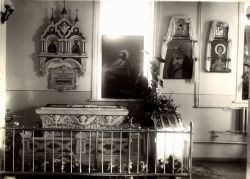 Надгробие митр. Варфоломея (Городцова) в Вознесенском соборе г. Новосибирска. Фото 1958 г.