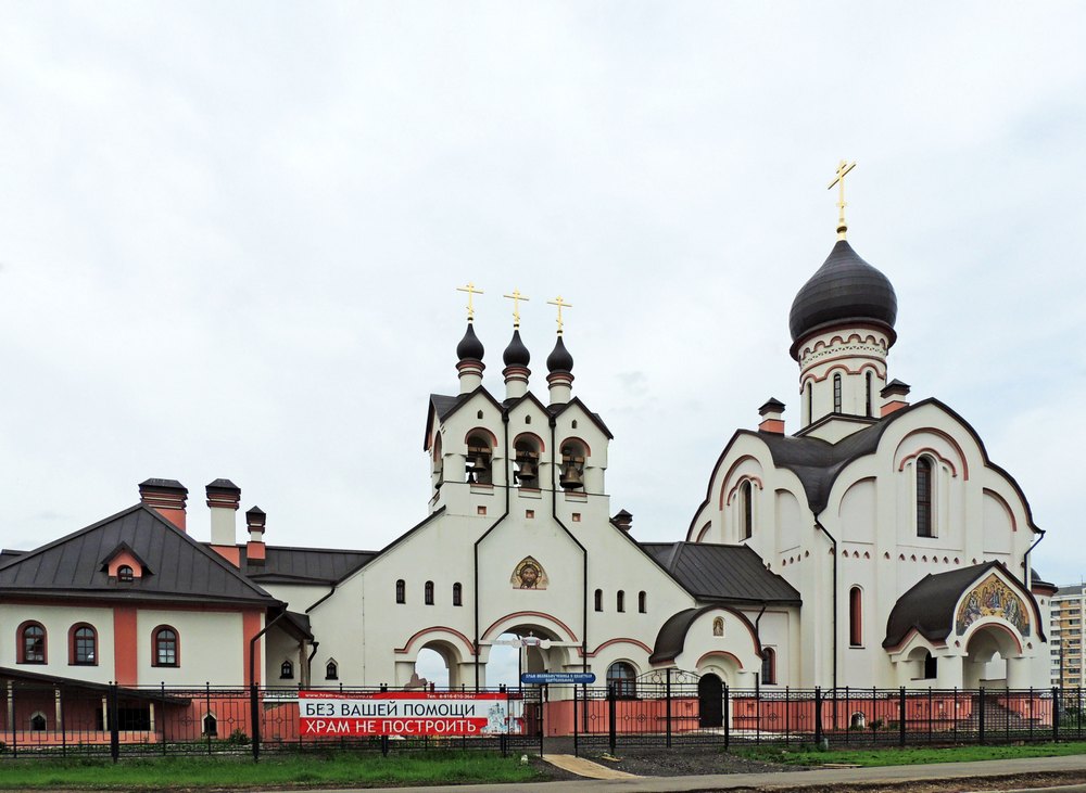 Храм в бутово. Храм Пантелеймона в Южном Бутово. Храм Пантелеймона в бу. Храм на Бунинской аллее. Храм Влад Бутово.