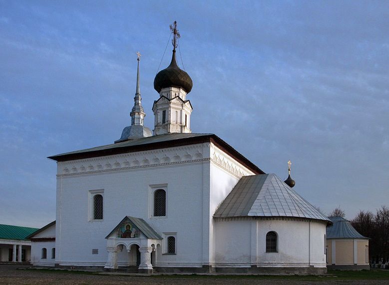 Воскресная церковь. Воскресенская Церковь.г.Суздаль. Храм Воскресения Суздаль. Воскресенская Церковь Суздаль внутри. Суздаль Церковь Воскресения (1732).