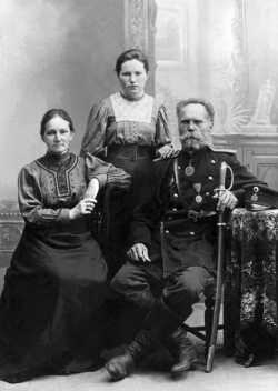 Нина Кузнецова с родителями Алексеем и Анной