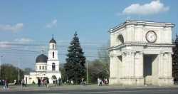 Центр Кишинёва - Рождественский собор с колокольней и Триумфальная арка