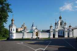 Путивльский Молченский монастырь. Фотография 2009 года с сайта sobory.ru