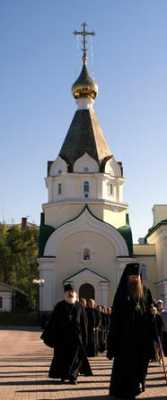 Хабаровский Иннокентиевский семинарский храм.  Фото1 сентября 2007 г.