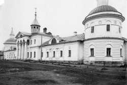 Главный корпус Хлюстинской богадельни. Фотография 1910 г.