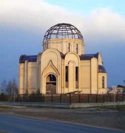 Брестский Скорбященский храм с установленной 4 декабря 2009 г. металлоконструкцией купола. 24 июня 2010, фотография диакона Алексия с сайта sobory.ru