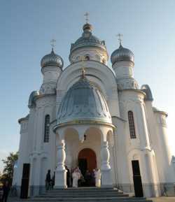 Берёзовский Михаило-Архангельский храм.  Фото ок. 4 октября 2009 г.