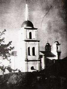 Колокольня и соборный храм Виленского Свято-Духова монастыря.  Фото 1943-1944 гг.