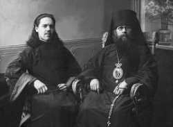 Епископ Кунгурский Аркадий (Ершов) и протодиакон Николай Тохтуев. 1927 год.