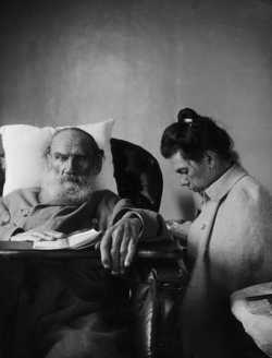 Лев Толстой во время болезни с дочерью Татьяной, 1902