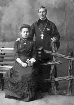 Священник Александр Гневушев с супругой Клавдией Андреевной