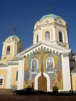 Собор Троицкого монастыря в Симферополе, 2007 года. Фотография Олега Гусарова с сайта sobory.ru