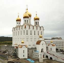 Магаданский Троицкий собор.  Фото 1 сентября 2011 г., в день великого освящения.