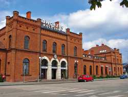 Вокзал в Скерневице. Фото с сайта www.potorach.pl