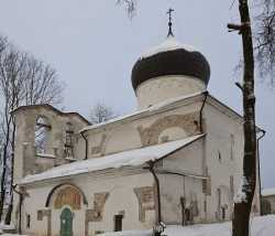 Преображенский собор Мирожского монастыря.  Фото Ярослава Блажина 5 января 2010 г.