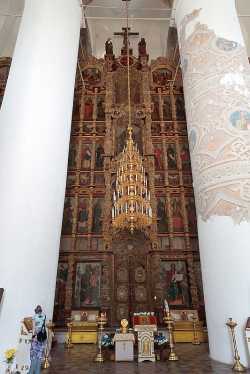 Центральная часть иконостаса Успенского собора Рязанского кремля, 2009 год. Фотография Щавелева А. В. с сайта temples.ru
