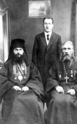 Архиепископ Феодор (Поздеевский) со своим отцом и братом Николаем