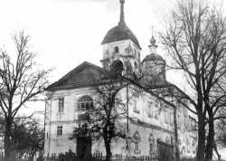 Покровский собор в Брянске, 1920-е. Судя по вывеске над входом, здание храма уже занято под архив Октябрьской революции
