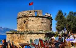 Башня Св. Георгия византийской крепости в Атталии (Памфилия, фото нач. XXI в.)