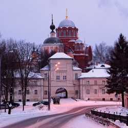 Южные ворота Хотьковского монастыря.  Фото Анны Попковой.