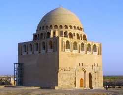 Мавзолей султана Санджара - самый знаменитый памятник Мерва