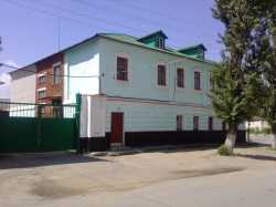 Дом с квартирами (частично разрушен и переделан) бывшего Павловского духовного училища. Фото А. Губина