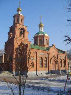 Владивостокский Кирилло-Мефодиевский храм при православной гимназии. Фото 31 декабря 2006 года.