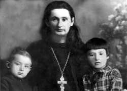 о.Евгений Ивашко с дочерью и сыном