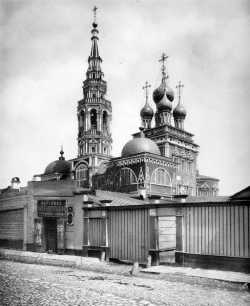 Вид на храм Воскресения Христова в Кадашах со стороны 1-го Кадашевского пер., фото 1882 г. из альбома Найденова