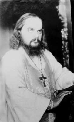 Священник Сергий Мечев. Во время исповеди. Конец 1920-х. Фото с сайта fond.ru