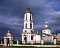 Церковь Рождества Пресвятой Богородицы в д.Cаурово, 14 сентября 2006. Фото с сайта sobory.ru