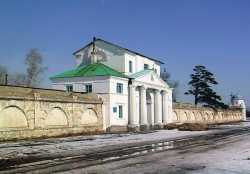 Святые врата Селенгинского Троицкого монастыря.  Фото 2008 г. с сайта kambib.narod.ru