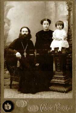 О. Александр Пурлевский с супругой Ольгой и дочерью Анастасией. Фото 1912 г.