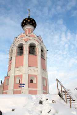 Успенская церковь-колокольня Спасо-Каменного монастыря, январь 2011