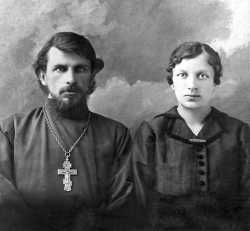 Священник Василий Козырев с женой. Начало 1920-х годов