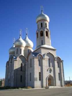 Троицкий собор в городе Шарыпово Красноярского края, 12 октября 2003