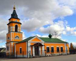 Трехсвятительский храм в Ферзикове, 2011 год. Фото с сайта sobory.ru