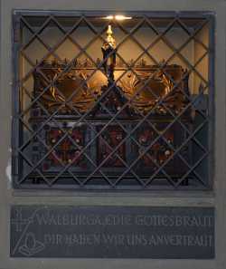 Ковчег с частью мощей прп. Вальбурги Хайденхаймской в храме Св. Вальбурги в г. Верль (земля Северный Рейн-Вестфалия, Германия)