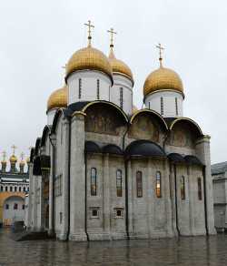 Московский Успенский патриарший собор в Кремле. Фото 4 декабря 2015 г.