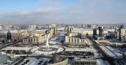 Астана. Вид на центр города с монументом Байтерек