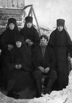 Мефодий Григорьевич Попов с родственницами, насельницами Владимирского Каменского монастыря